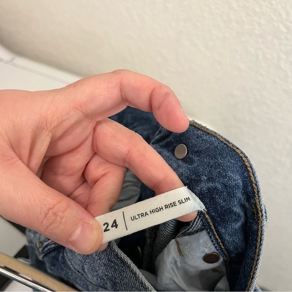 PacSun Ultra High Rise Slim Distressed Knee Holes Med Wash Jeans Womens Size 24 - Picture 10 of 12